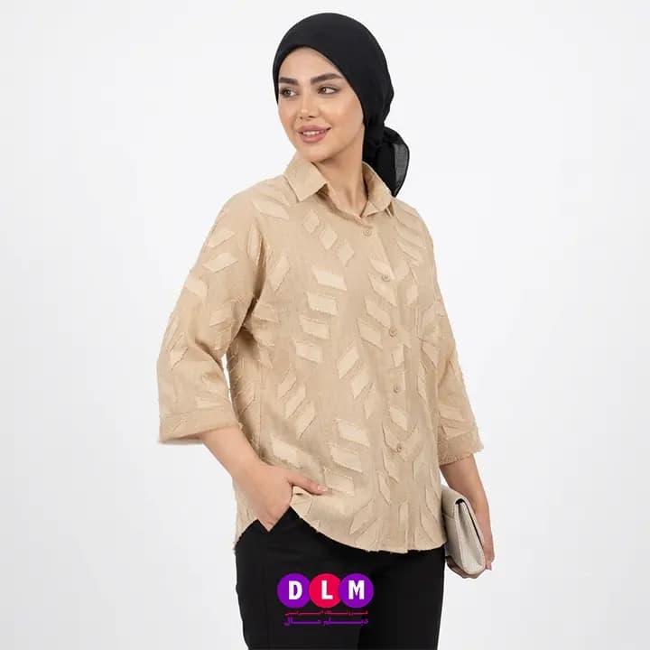 شومیز نخی زنانه طرح برجسته آستین سه‌ربع | فری سایز کرم و نسکافه‌ای — تصویر ۲