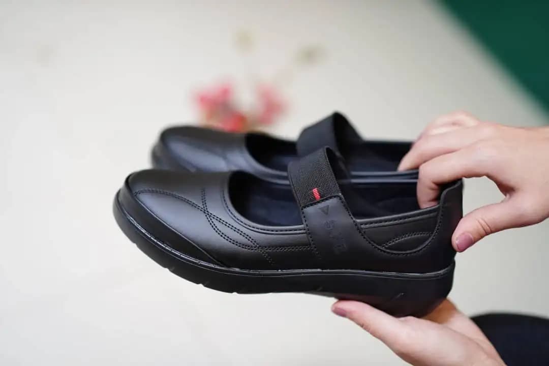 کفش طبی داروخانه ای (مشکی) کد 4542 — تصویر ۳