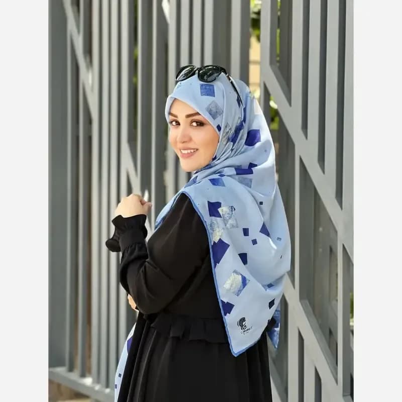 روسری نخ کاستوم طرح باران سایز 140 آبی هندسی اسپرت — تصویر ۲
