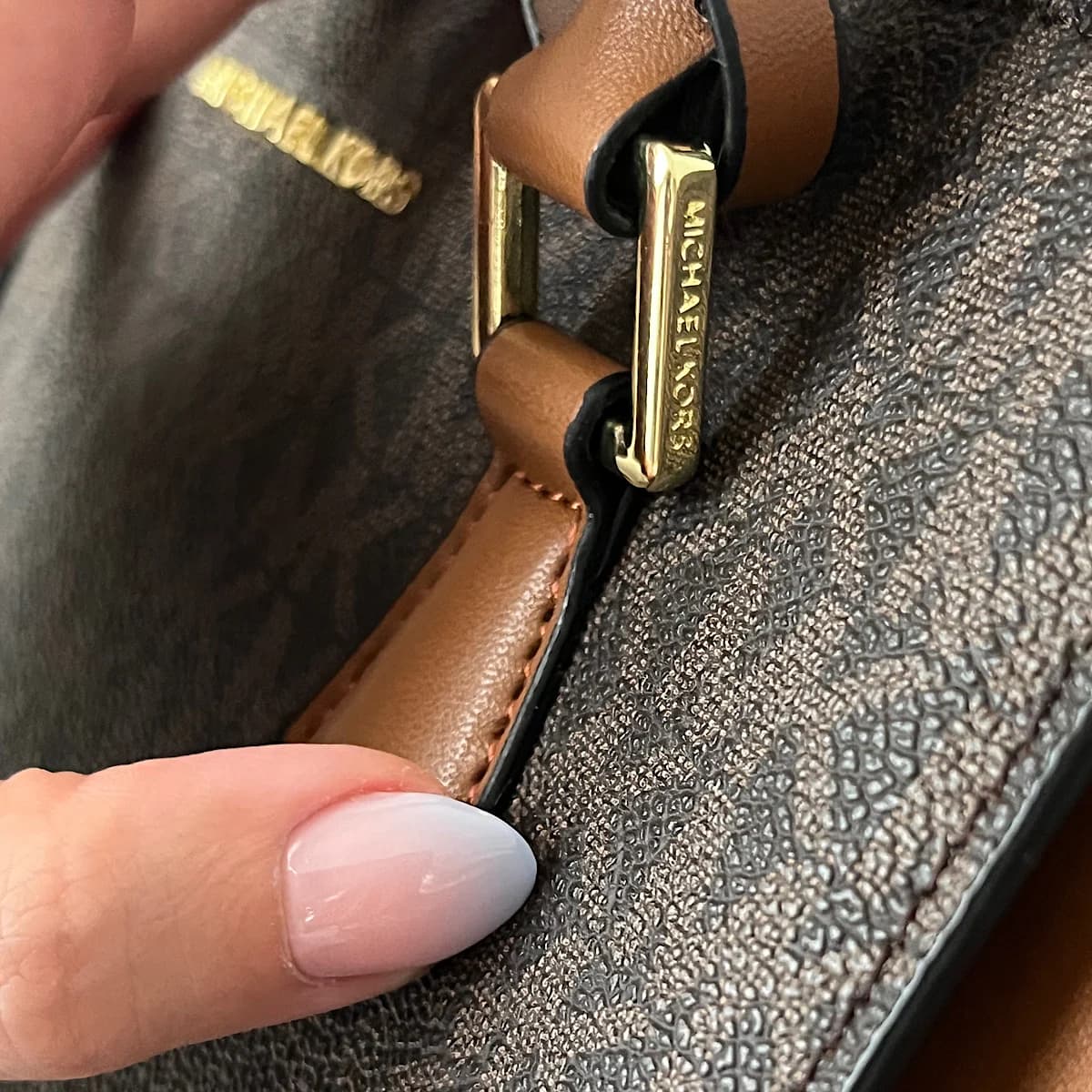 کیف مایکل کورس Michael Kors Brown Hope Signature Satchel — تصویر ۲
