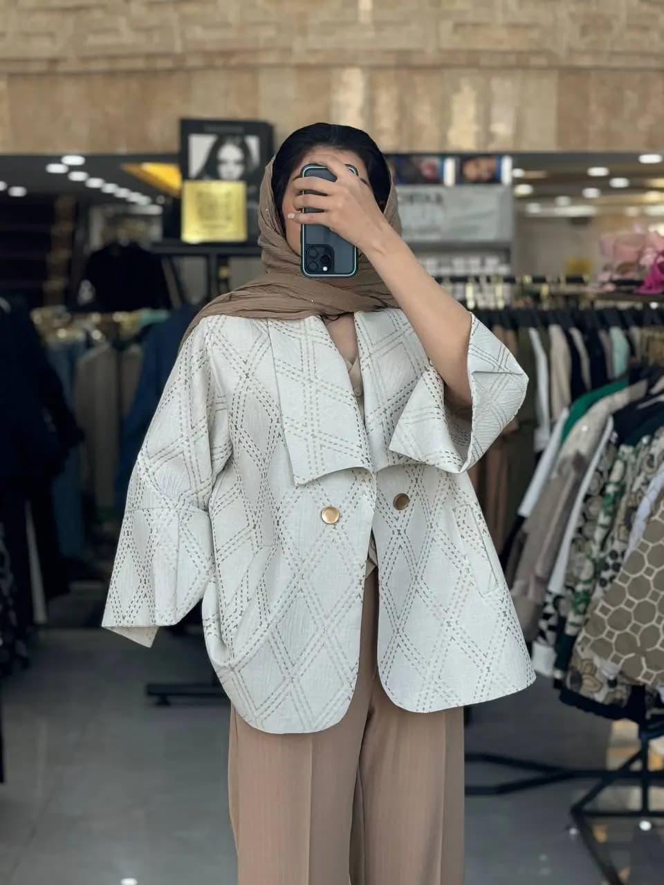 مانتو طرح لوزی مدیمو — تصویر ۴