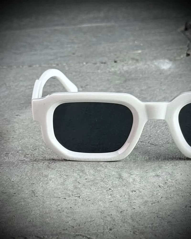 عینک افتابی PRADA — تصویر ۲