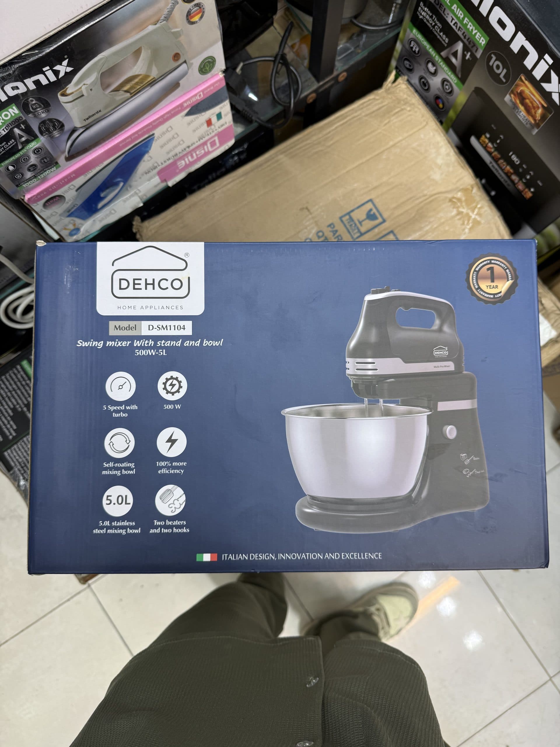 همزن ایستاده دهکو DEHCO مدل D-SM1104 با ظرف ۵ لیتری، توان ۵۰۰ وات، ۵ سرعت با حالس پالس، قابلیت جدا شدن به همزن دستی، ظرف استیل چرخان، کلاس انرژی A|اورجینال(عمده و تک)