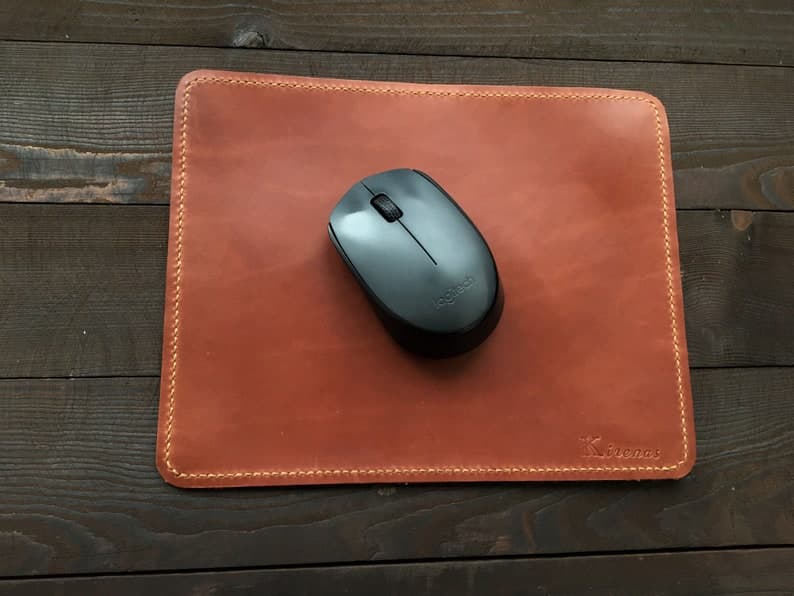 موس پد چرم طبیعی مدل Mousepad 22 | سیلوا چرم — تصویر ۳