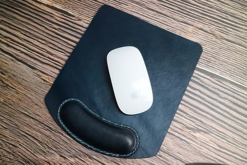 موس پد چرم طبیعی مدل Mousepad 19 | سیلوا چرم — تصویر ۳