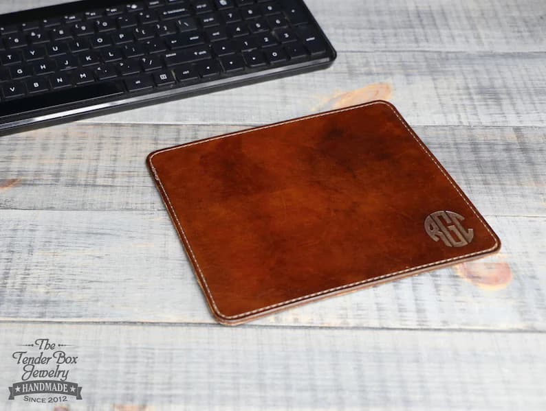 موس پد چرم طبیعی مدل Mousepad 18 | سیلوا چرم — تصویر ۳