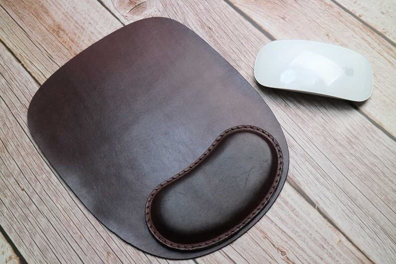 موس پد چرم طبیعی مدل Mousepad 17 | سیلوا چرم — تصویر ۳