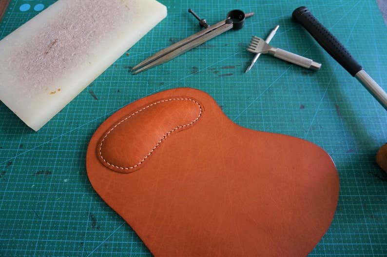 موس پد چرم طبیعی مدل Mousepad 15 | سیلوا چرم — تصویر ۳