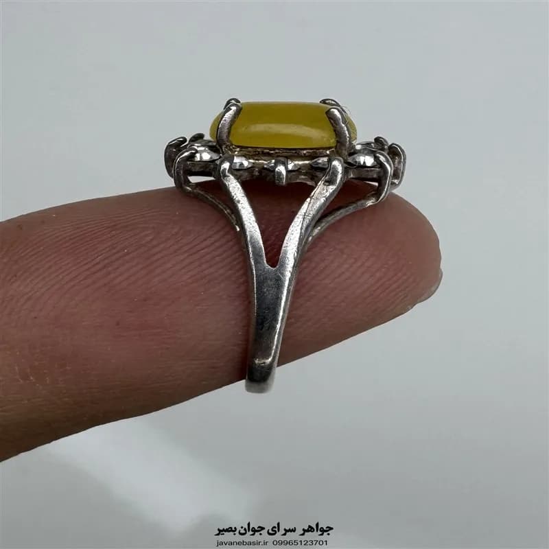 انگشتر زنانه نقره با عقیق زرد و نگین‌های اطراف — تصویر ۲