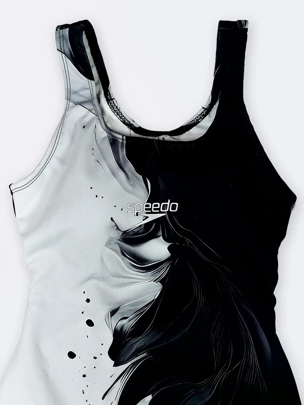 لباس شنا زنانه اسلیپ با رنگبندی خاص مشکی و سفید پشت قهرمانی اسپیدو ( Speedo ) — تصویر ۴