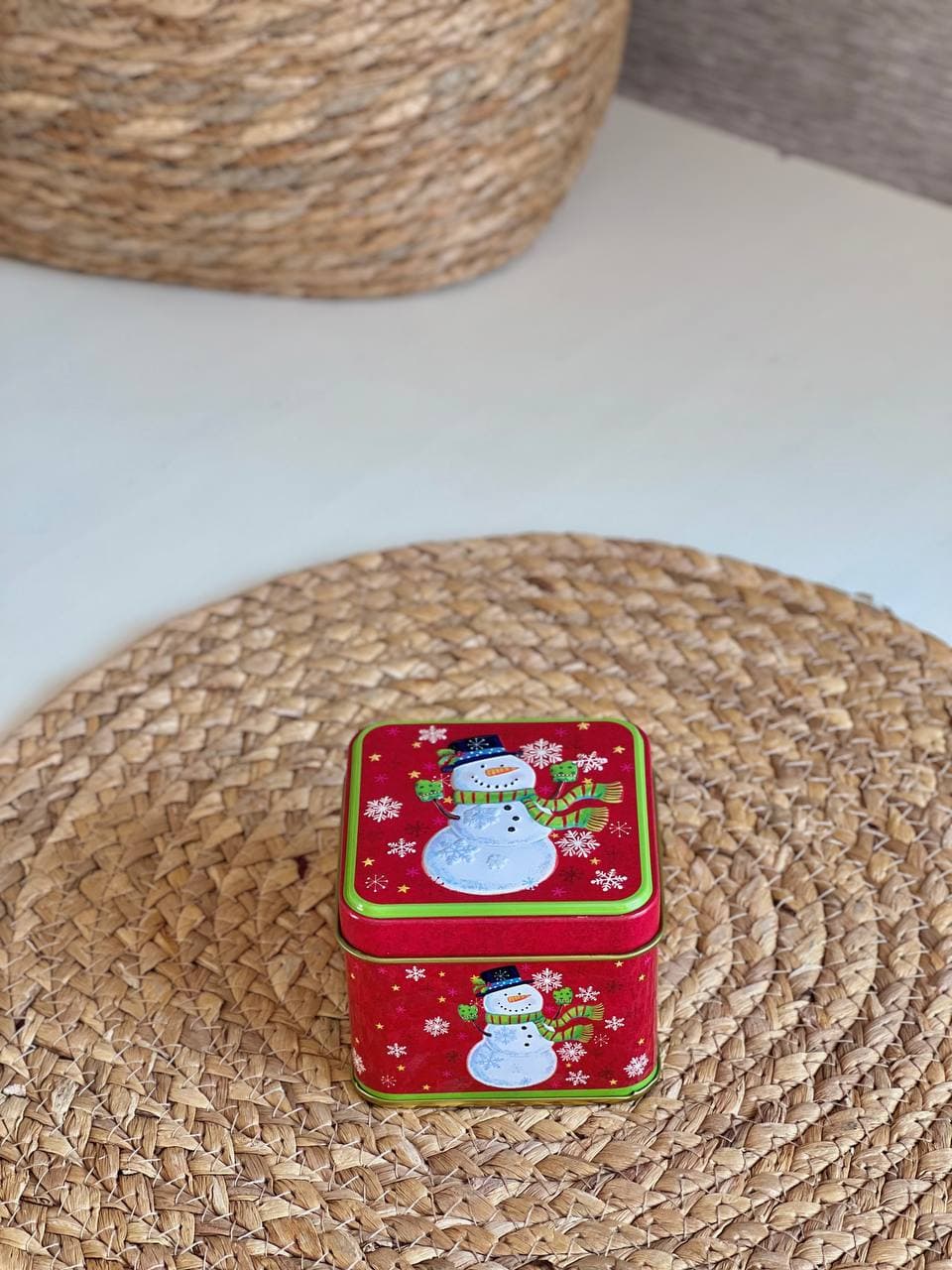 قوطی فلزی مربع طرح کریسمسی برجسته کد 18-413 — تصویر ۶