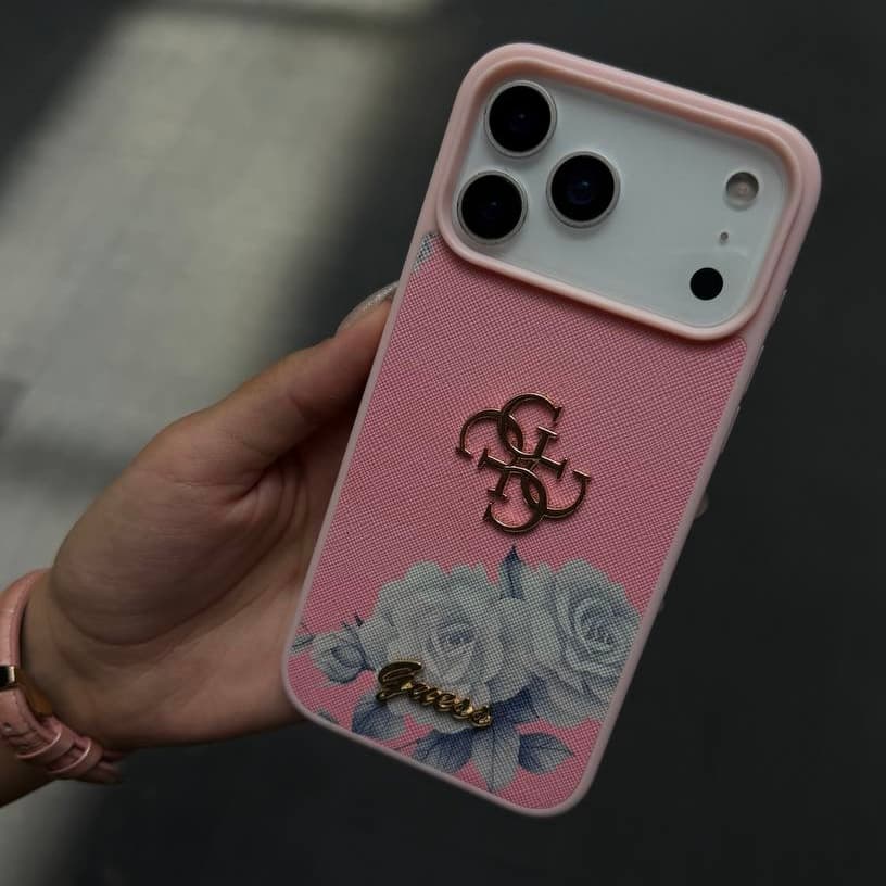 قاب آیفون ۱۶ و ۱۷ Flowers GUESS صورتی C4700