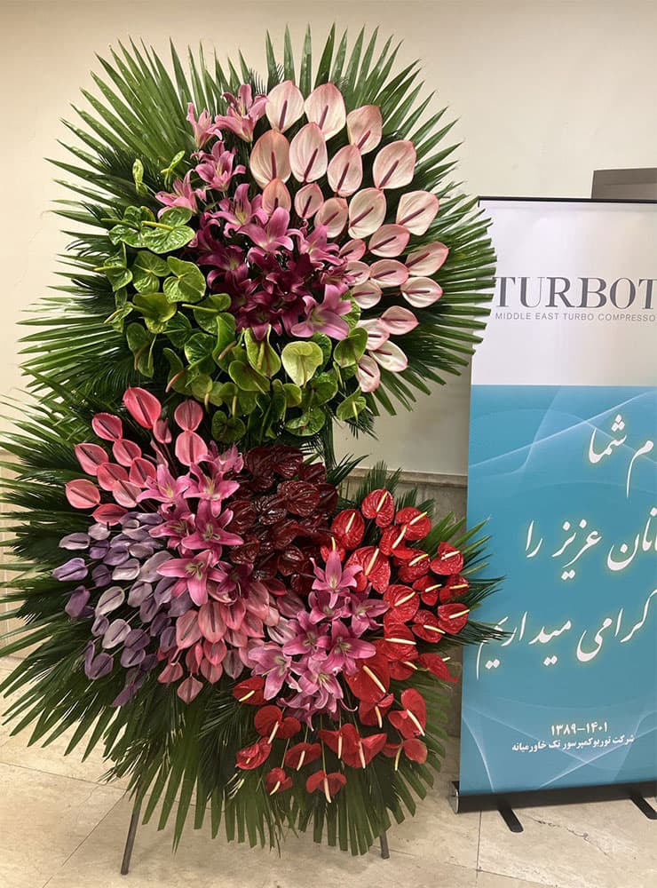 تاج گل با ارتفاع ۳.۲ متر برای خاکسپاری