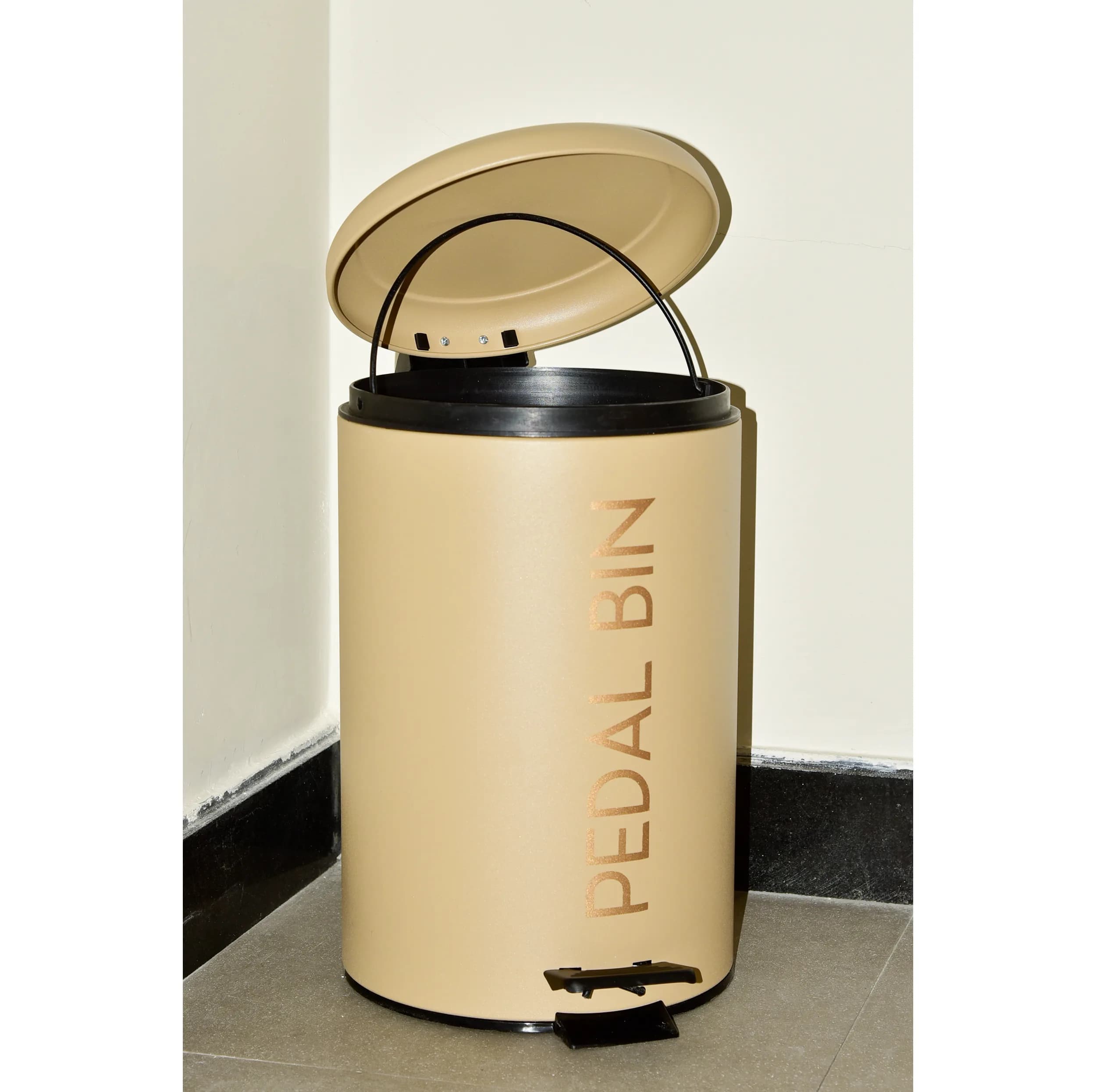 سطل زباله بی.وی.کی مدل پدالی کد 833192 — تصویر ۶
