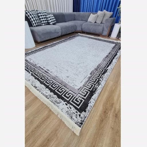 فرشینه | فرش چاپی برند حسن نیا چاپی مخمل مدرن ورساچه سفید مشکی h451 (پس کرایه) — تصویر ۶