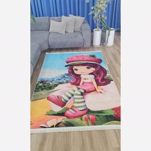 فرشینه | فرش چاپی برند حسن نیا کودک مخمل دختر توت فرنگی کد F 99 (پس کرایه) — تصویر ۵