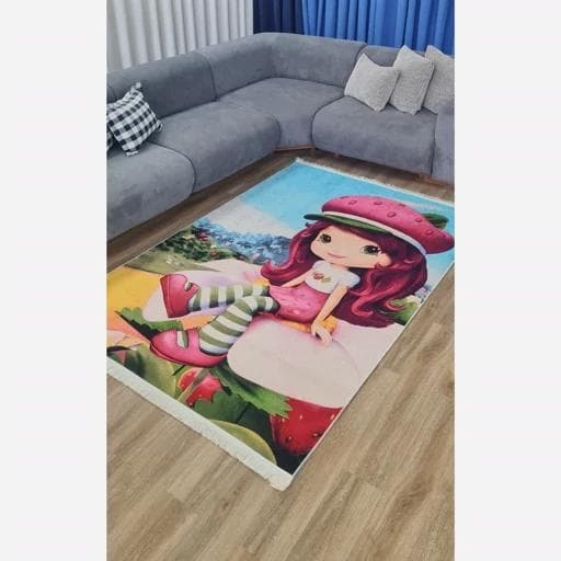 فرشینه | فرش چاپی برند حسن نیا کودک مخمل دختر توت فرنگی کد F 99 (پس کرایه) — تصویر ۶