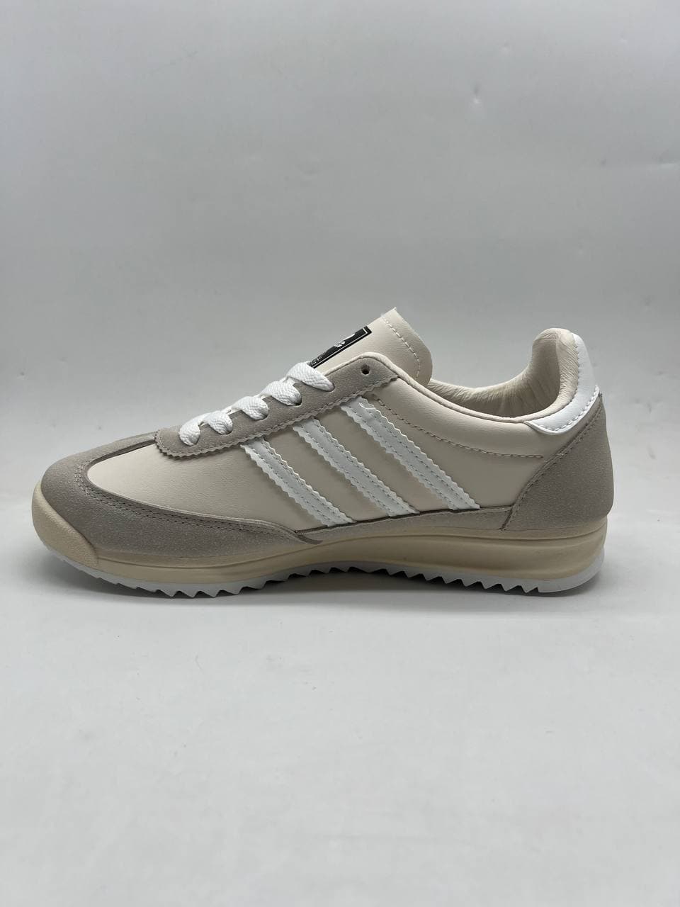 کفش ادیداس سامبا کرم خاکستری beige gray Adidas Samba shoes — تصویر ۴