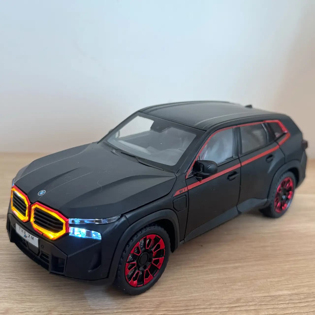 ماشین بازی چه ژی مدل BMW XM کد 2481 — تصویر ۸