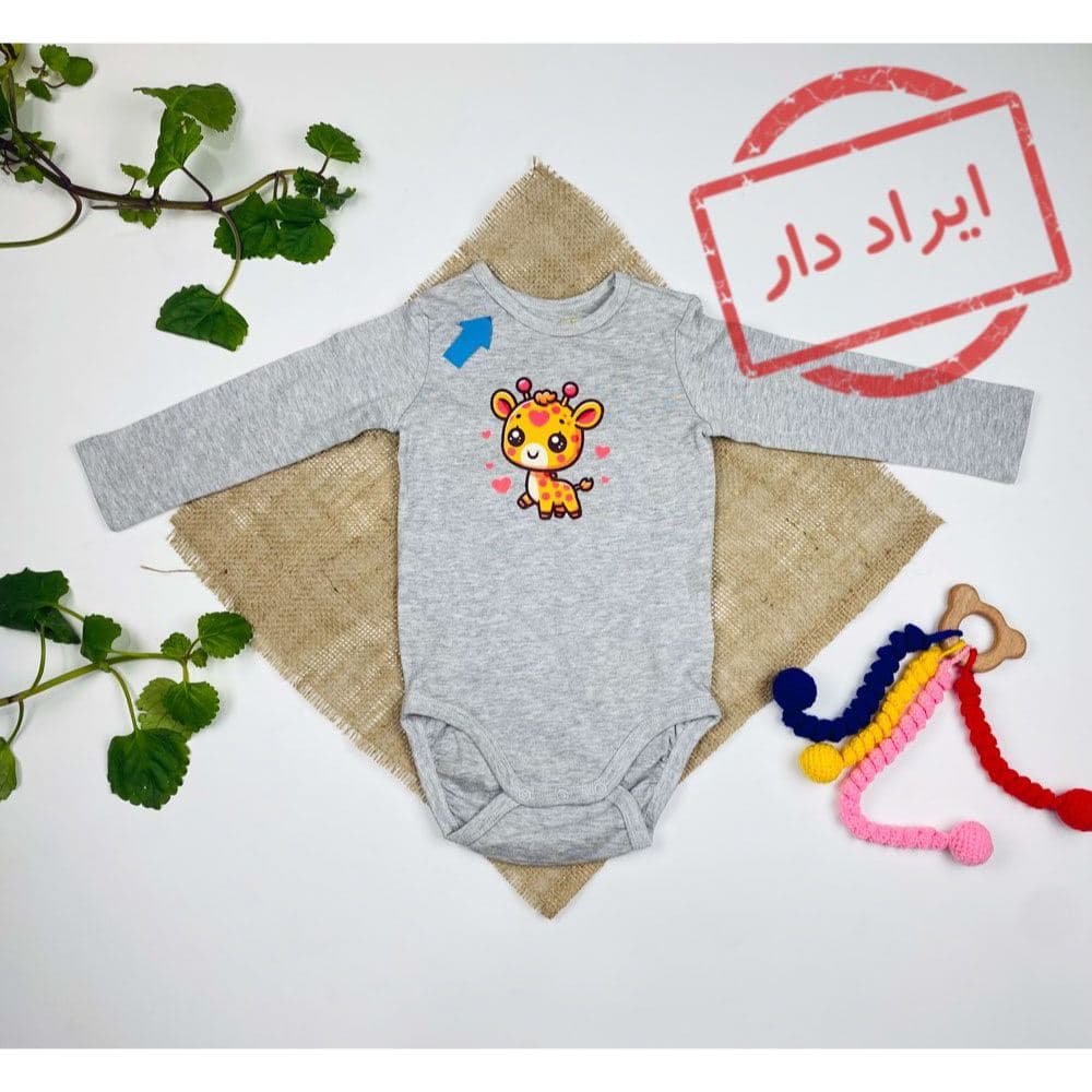 بادی نوزادی آستین بلند طرح زرافه یقه گرد طوسی رنگ – 12 تا 24 ماه