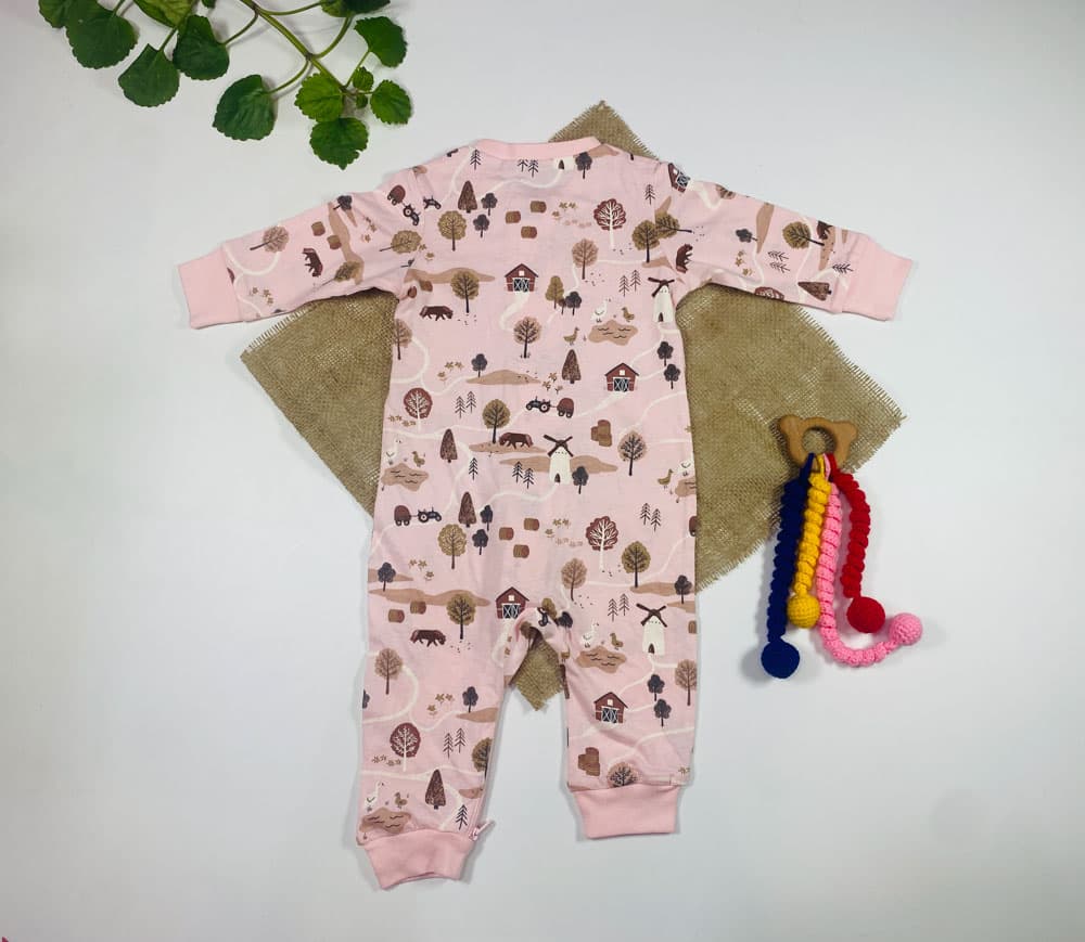 ایراد دار _ سرهمی نوزادی دخترانه آستین بلند برند لیندکس طرح درخت و مزرعه بدون جورابی جلو زیپی صورتی رنگ – 6 تا 9 ماه — تصویر ۶