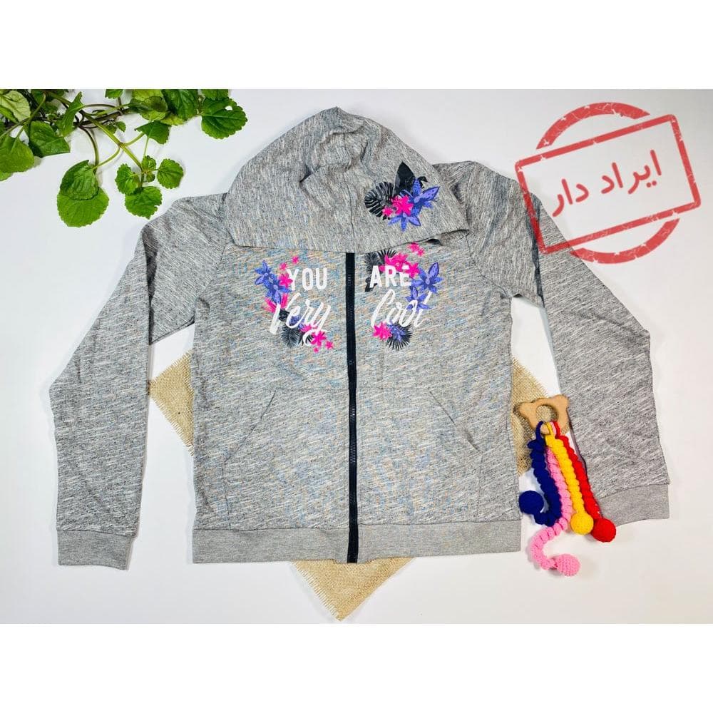 ایراد دار _ سویشرت دخترانه آستین بلند طرح گل جلو زیپی کلاه دار جیب دار طوسی رنگ – 10 تا 12 سال