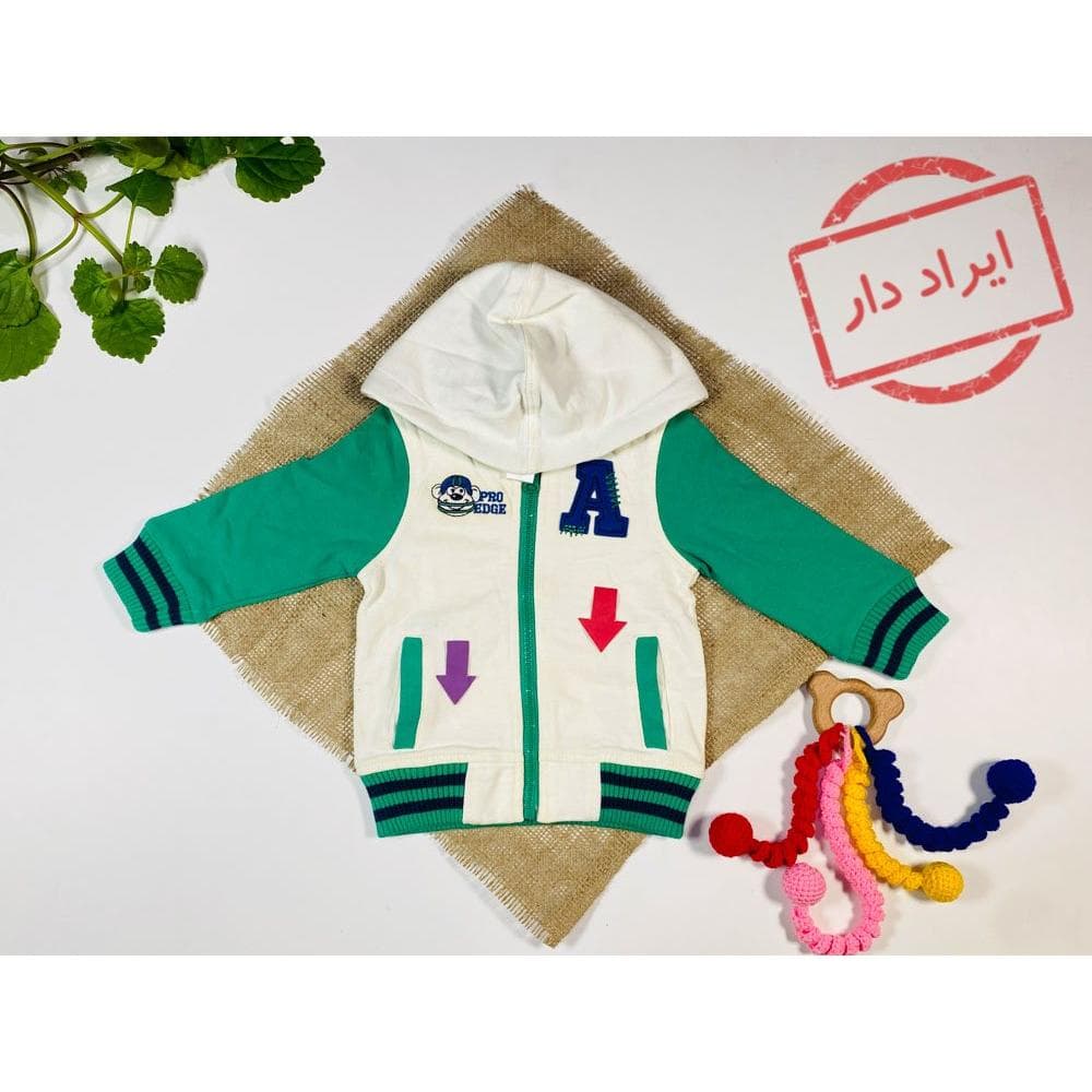 ایراد دار _ سویشرت نوزادی پسرانه آستین بلند طرح عروسک و کلمه A جلو زیپی کلاه دار سفید رنگ – 6 تا 12 ماه