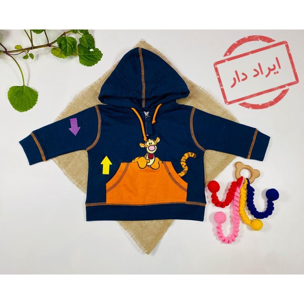ایراد دار _ سویشرت نوزادی پسرانه آستین بلند طرح پلنگ کلاه دار جلو بسته نیم زیپ جیب دار سورمه ای رنگ – 6 تا 12 ماه