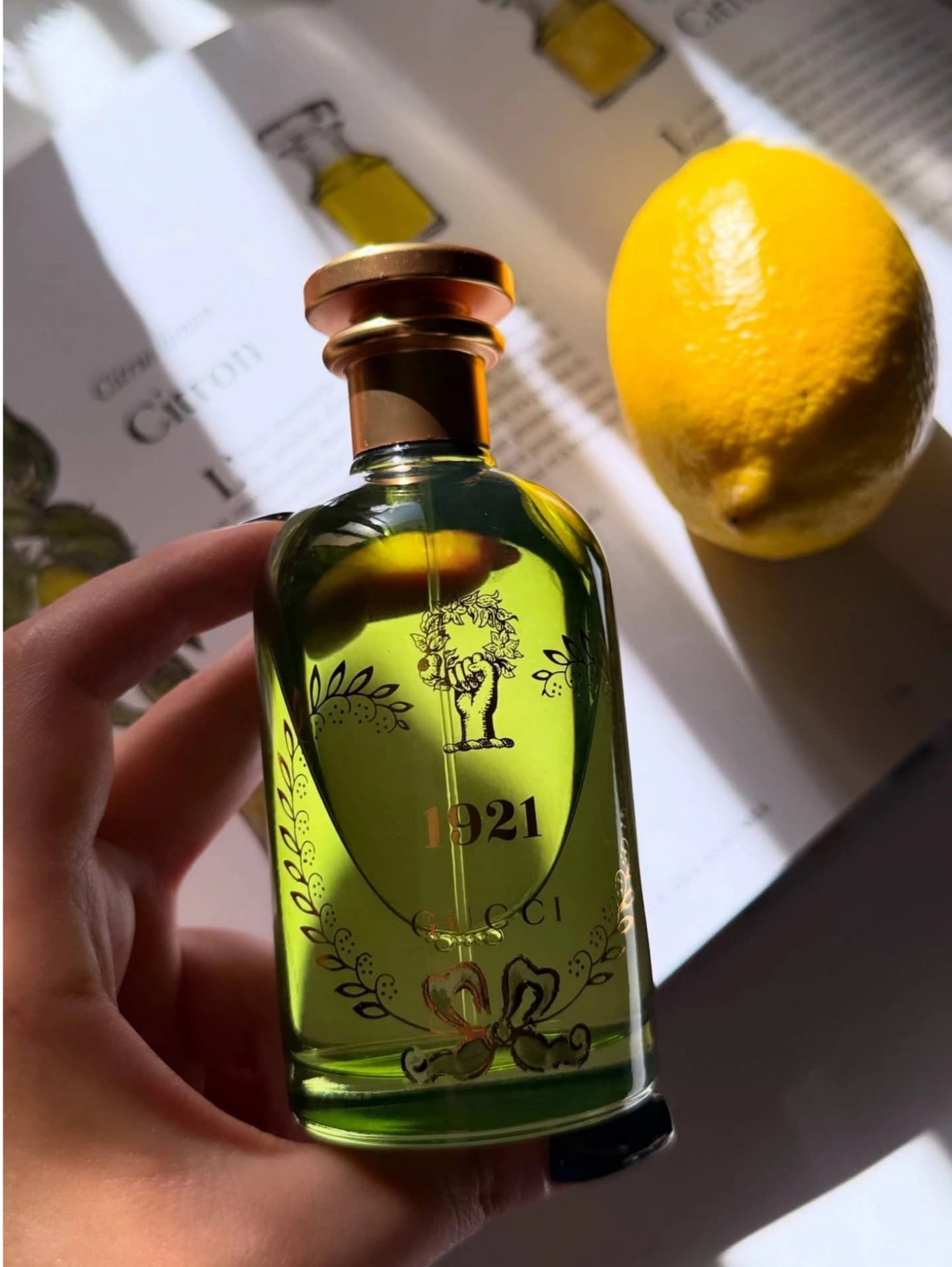 عطر گوچی ۱۹۲۱ — تصویر ۲