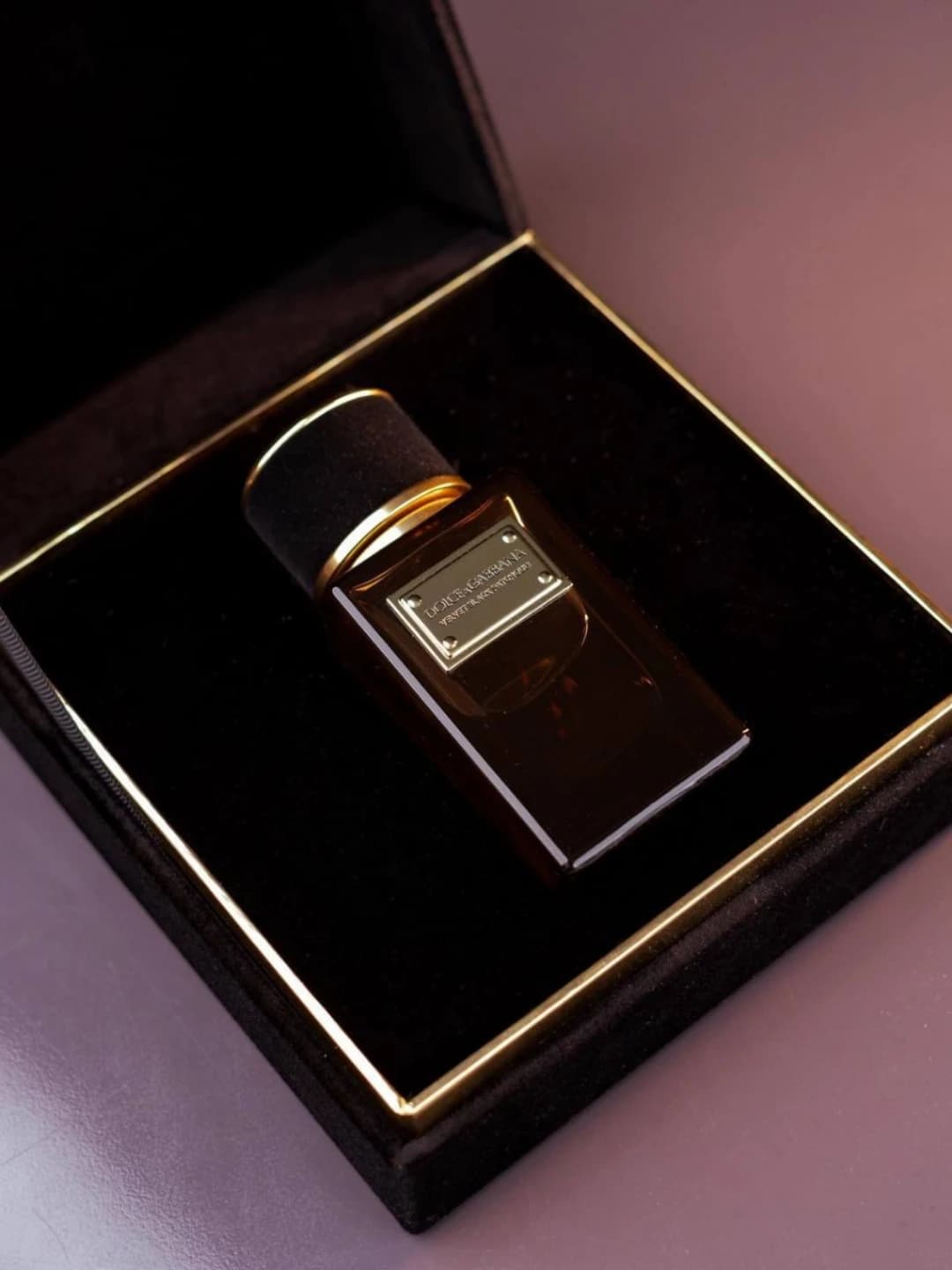ادکلن دولچه گابانا ولوت بلک پچولی Dolce Gabbana Velvet Black P — تصویر ۳