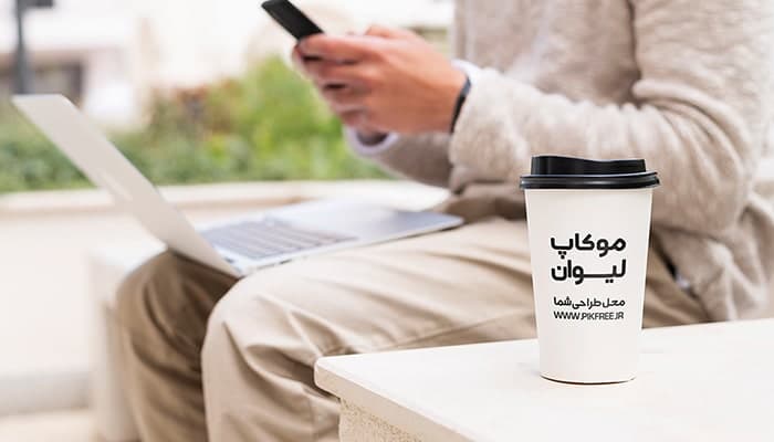 فایل لایه باز موکاپ لیوان در فضای باز