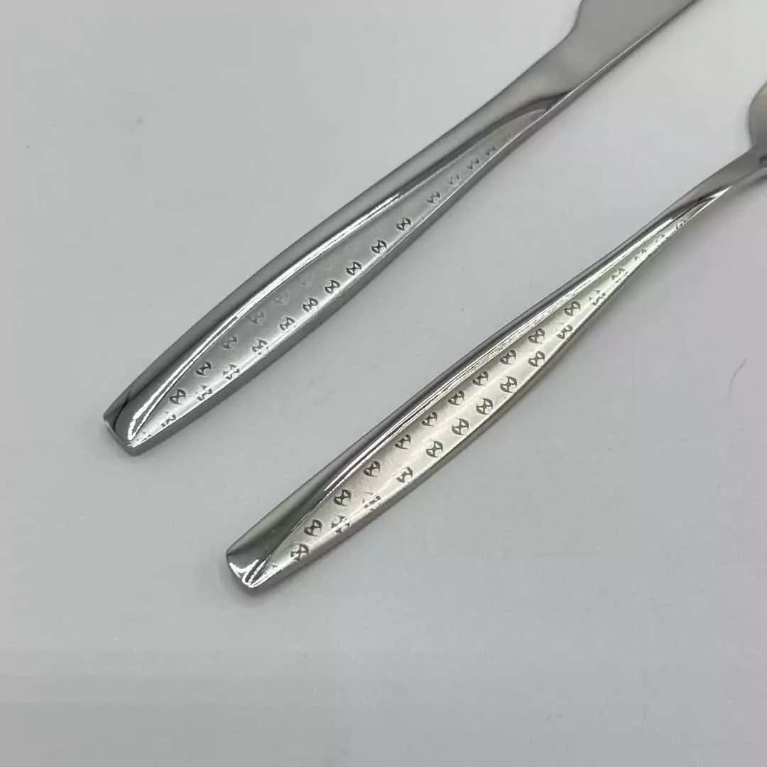 ست کارد و چنگال طرح دار فالکن — تصویر ۳