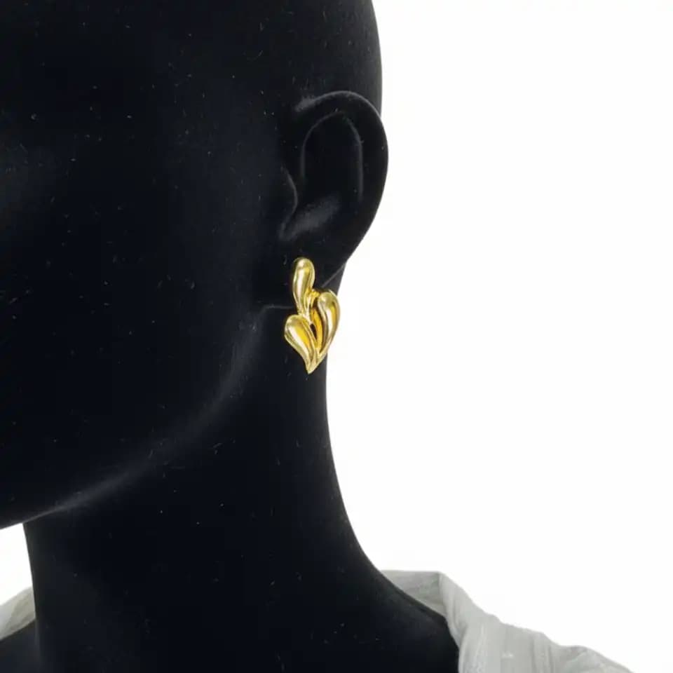 گوشواره زنانه طرح مینیمال سه برگ رنگ طلایی مناسب روزمره و مهمانی آبکاری درجه یک نقره و رادیوم ضد حساسیت و رنگ ثابت کد ztk — تصویر ۲