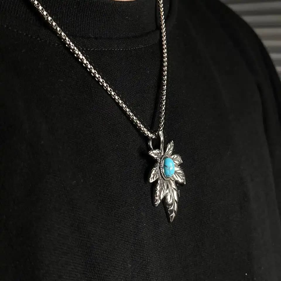 گردنبند آویز یونیسکس (زنانه و مردانه) پلاک برگ با سنگ طرح فیروزه رنگ نقره ای مناسب روزمره و اسپرت استیل عیار 316 ضد حساسیت و رنگ ثابت کد ztk