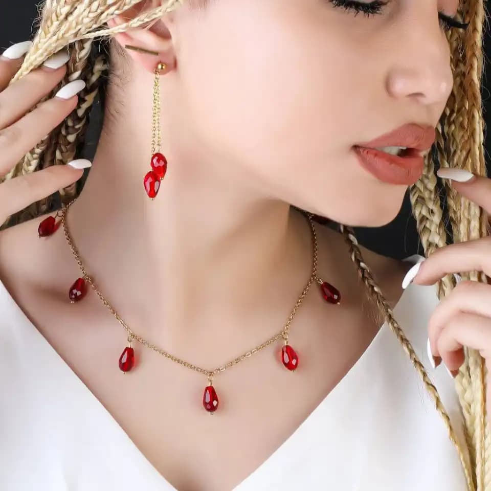 نیم ست گردنبند و گوشواره زنانه طرح آویز جواهری دانه انار آبکاری درجه یک نقره ضد حساسیت رنگ ثابت کد ztj