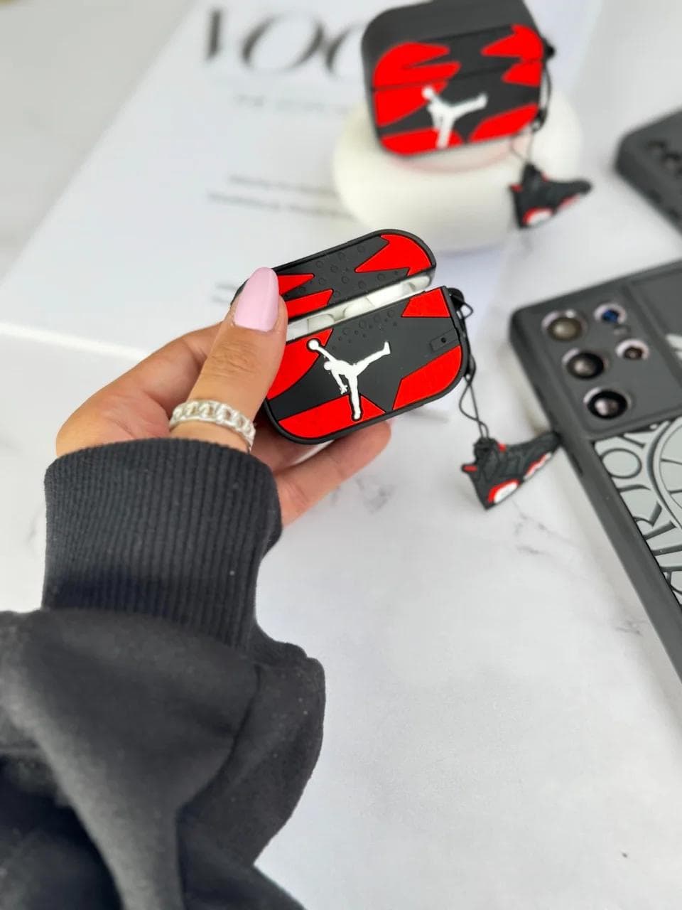 کاور ایرپاد سیلیکونی Nike Air Jordan (کدa0168) مناسب برای airpods 3 — تصویر ۳