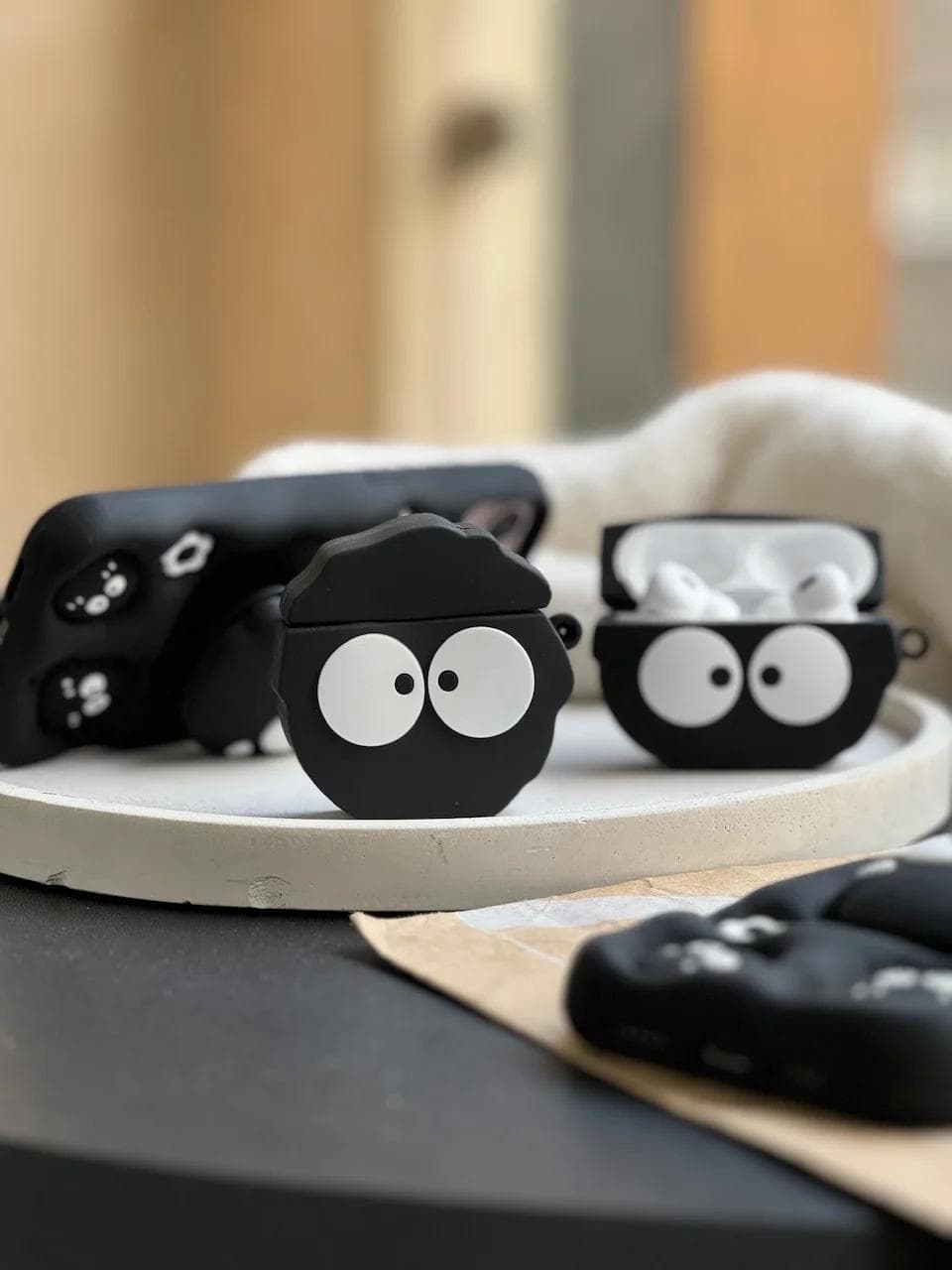 کاور ایرپاد هپل دو چشم سیلیکونی (کدa0108) مناسب برای airpods 1/2 — تصویر ۳
