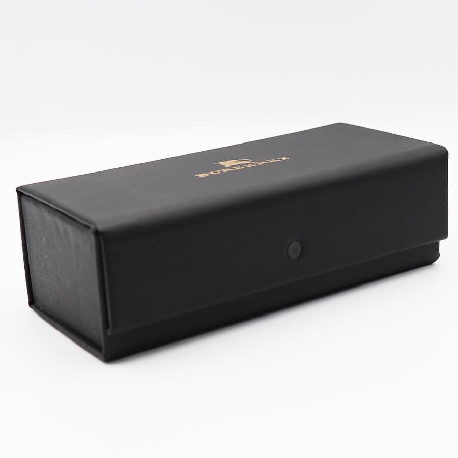 کیف عینک برند باربری (BURBERRY) مشکی رنگ، درب آهنربایی و مستطیلی شکل (به همراه دستمال) مدل 992805 — تصویر ۲