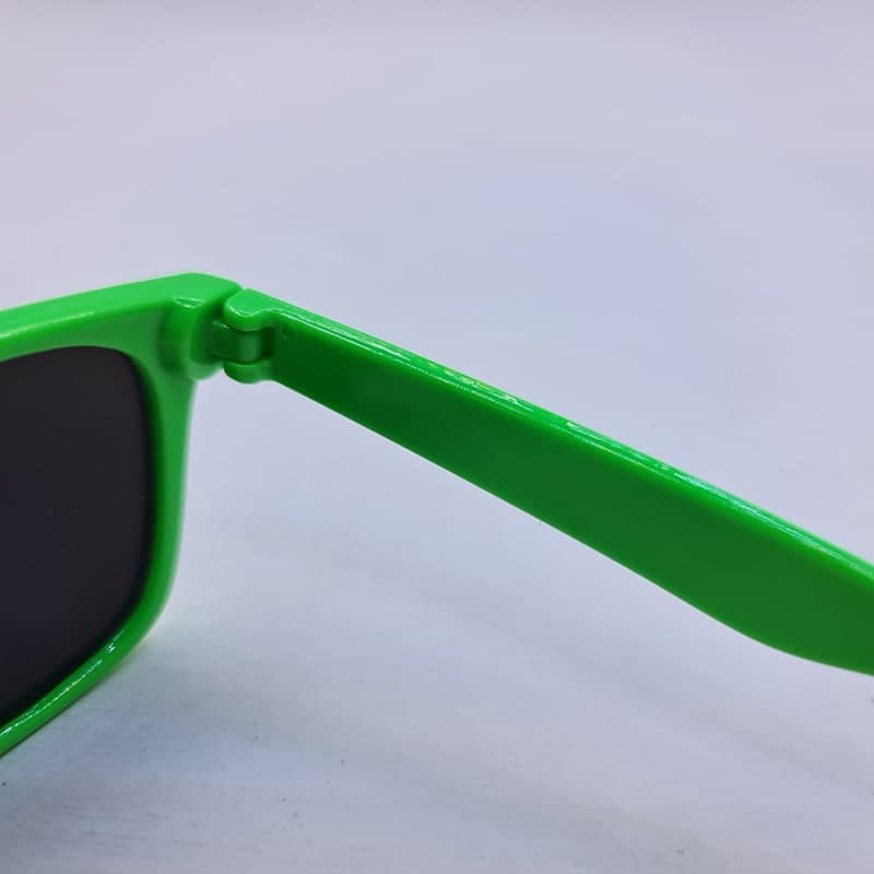عینک آفتابی ساحلی با لنز آینه ای، فریم ویفرر و سبز رنگ مدل SP32276 — تصویر ۴
