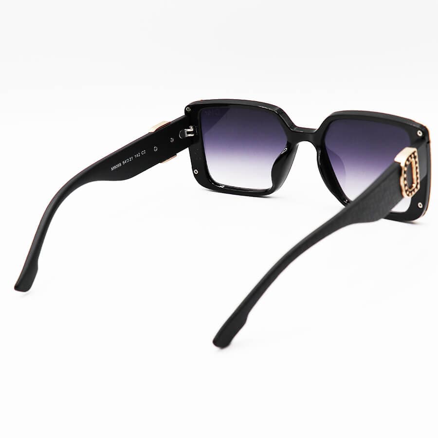 عینک آفتابی Christian Dior با فریم مربعی شکل، مشکی رنگ و لنز دودی سایه روشن مدل M9068 — تصویر ۳