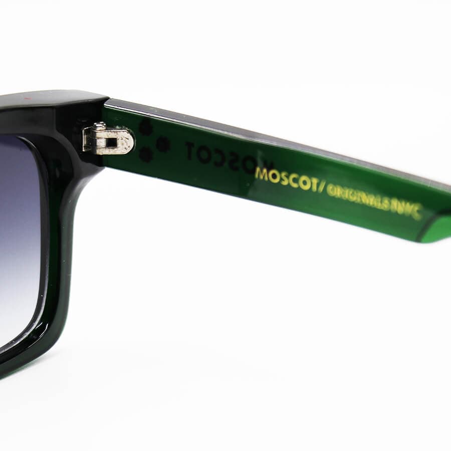 عینک آفتابی Moscot با فریم مربعی شکل، سبز رنگ و لنز دودی سایه روشن مدل 86025 — تصویر ۴