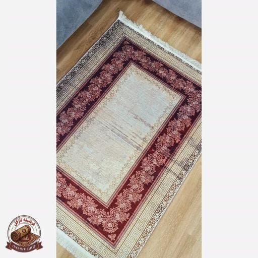 فرش زمینه کِرم قرمز مدرن جنس مخمل تُرک استُپ دار ابعاد دلخواه — تصویر ۵