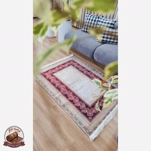 فرش زمینه کِرم قرمز مدرن جنس مخمل تُرک استُپ دار ابعاد دلخواه — تصویر ۴