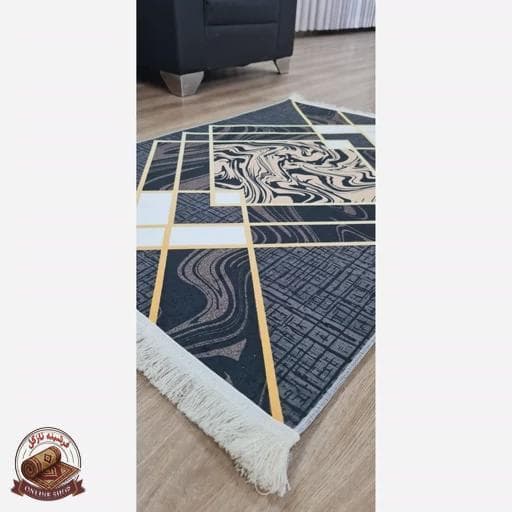 فرشینه مدرن مشکی طلایی رویه مخمل نررم | زیره استُپ دار (ضدلغزش) ابعاد مختلف h396 — تصویر ۴