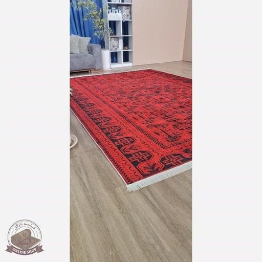 فرشینه قرمز مشکی u452 با طرح سنتی و هندسی، بافت مخملی مدرن استپدار، قابل سفارش در ابعاد دلخواه — تصویر ۳
