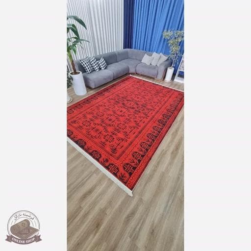 فرشینه قرمز مشکی u452 با طرح سنتی و هندسی، بافت مخملی مدرن استپدار، قابل سفارش در ابعاد دلخواه — تصویر ۲