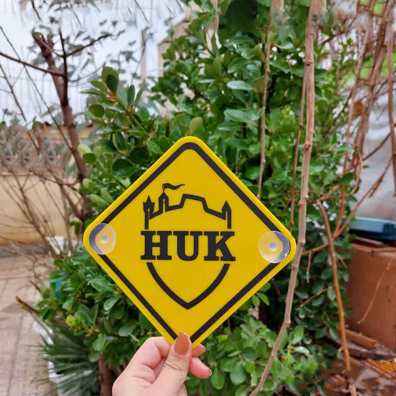 آرم چسبونکی طرح HUK کد 1017 — تصویر ۲