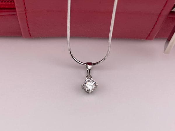 گردنبند شیک تک نگین نقره ای شیک و خاص