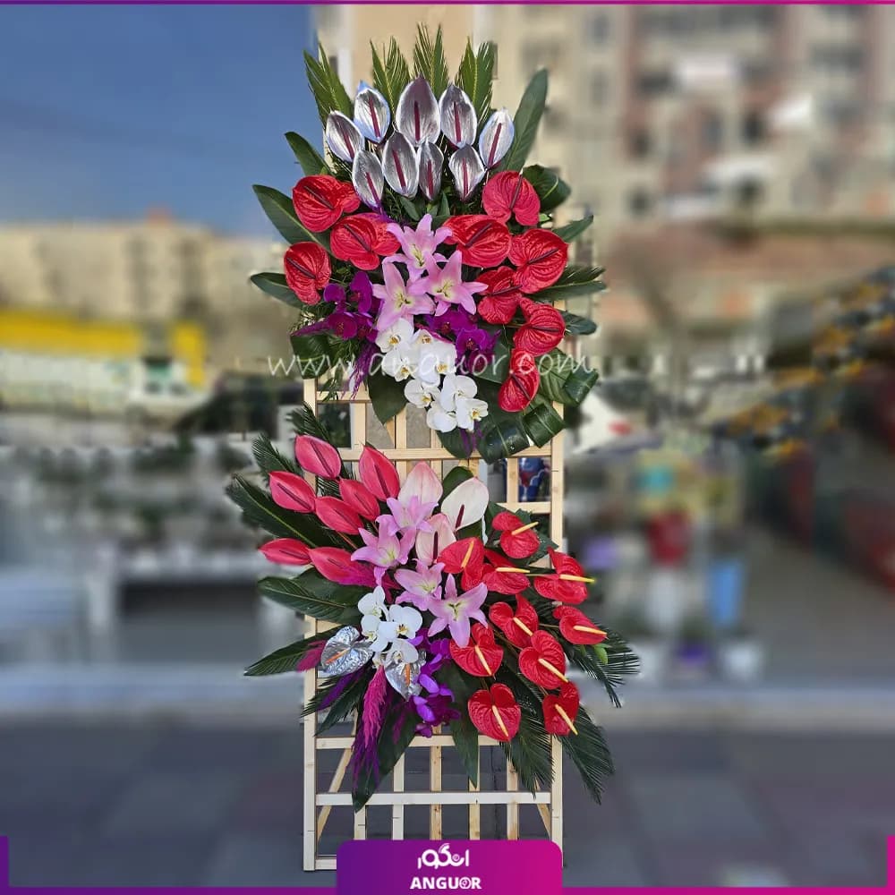 تاج گل با گلهای آنتوریوم ،ارکیده و لیلیوم