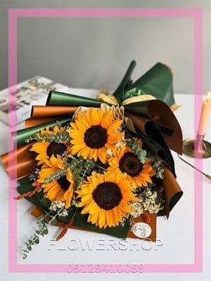 گلفروشی نزدیک خیابان طالقانی نبش خیابان موسوی